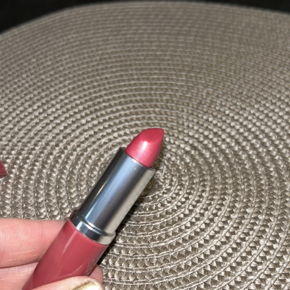 New Clinique Pop Lip-color plus Primer Rogue Intense plus Base Love Pop lipstick - Picture 4 of 7